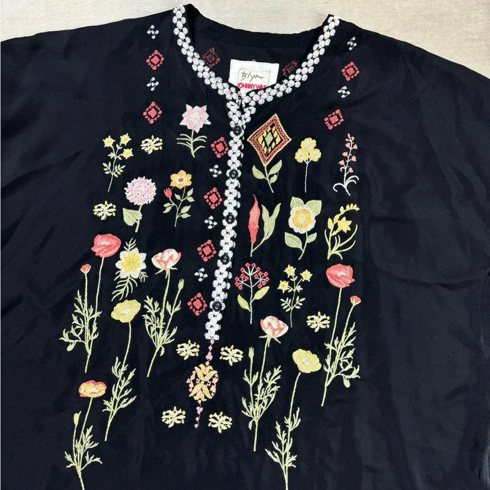 Biya Johnny Was 100% Silk Embroidered Short Sleeve Top Size L - Picture 2 of 8